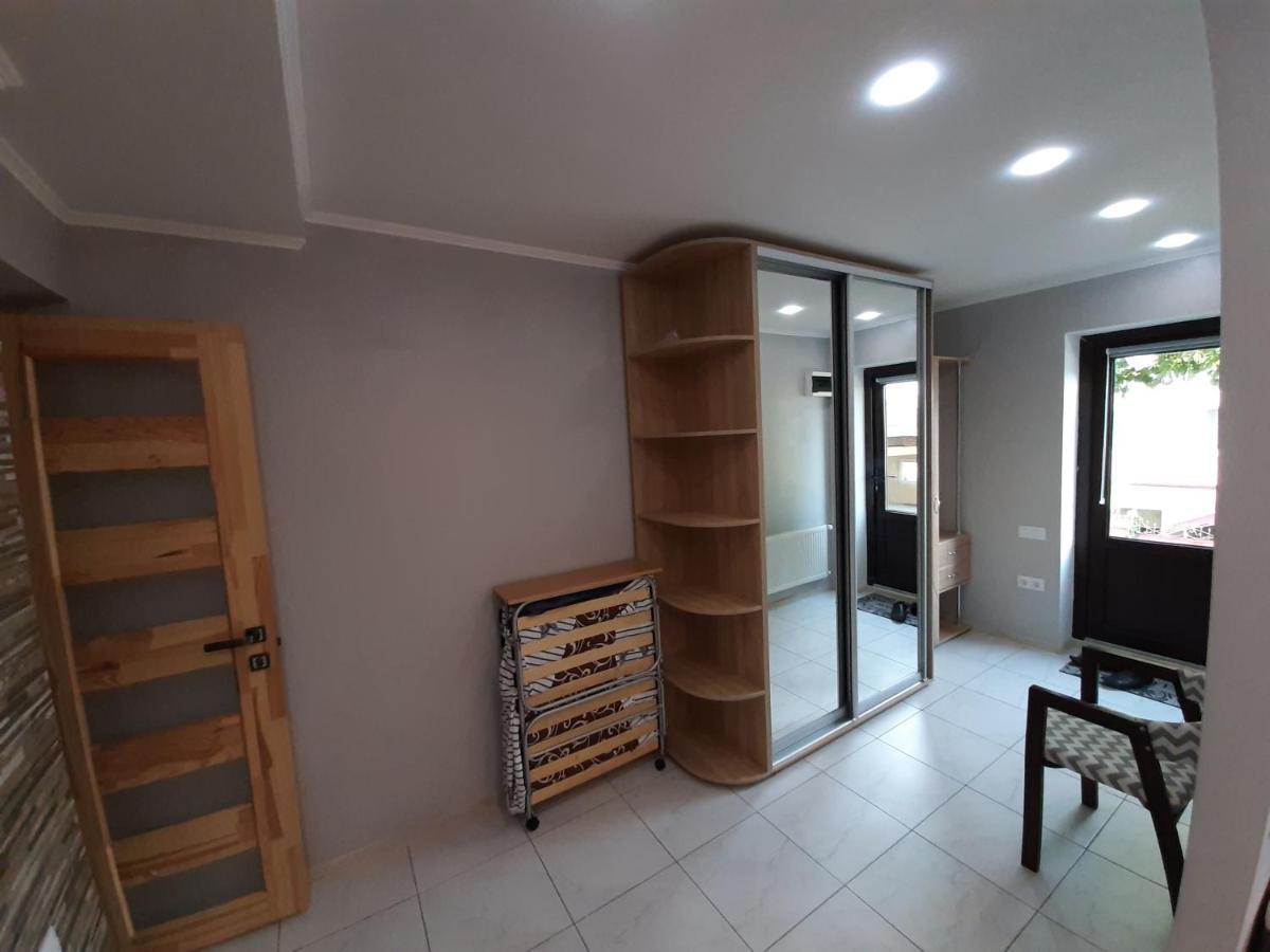 Апартаменты С Террасой И Гаражом Odessa Buitenkant foto
